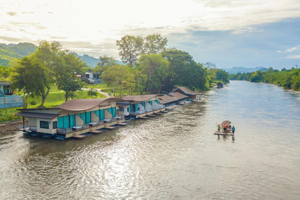 บินหลา ราฟต์ รีสอร์ต
(Binlha Raft Resort)