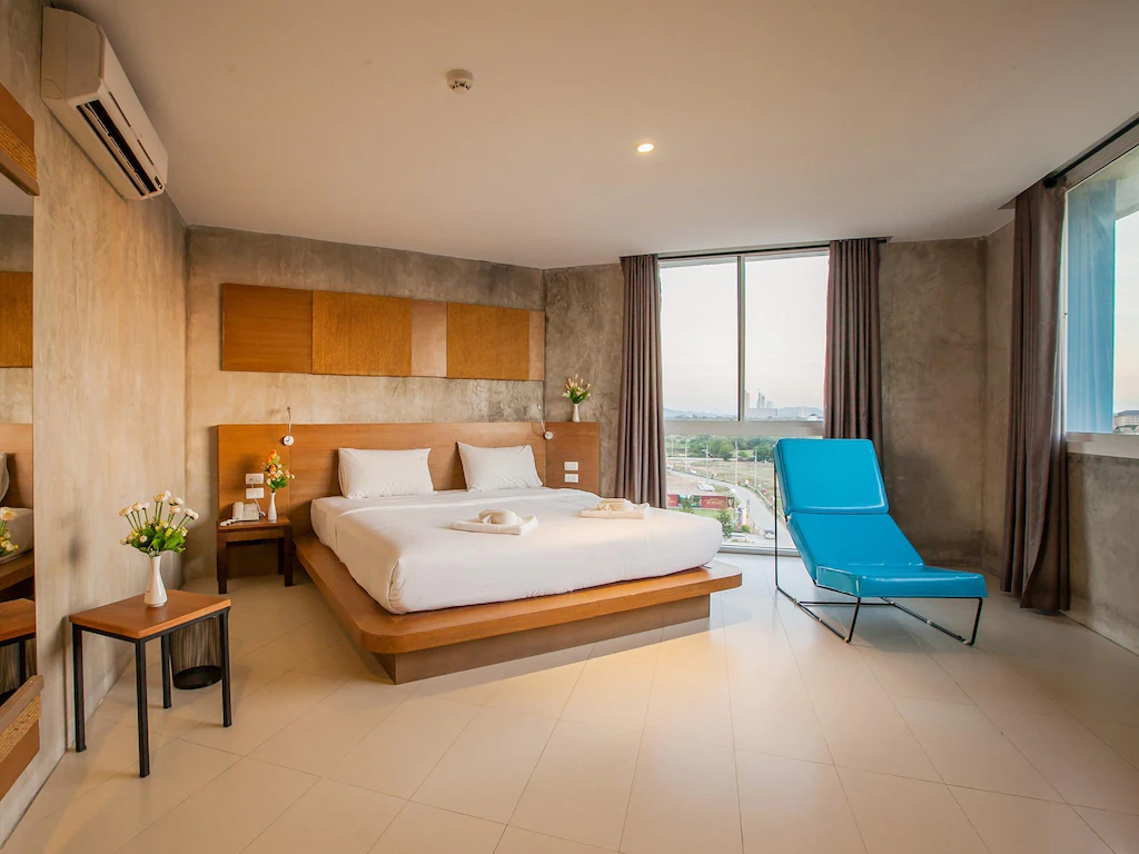 บีทู จอมเทียน โฮเต็ล
(B2 Jomtien Hotel)