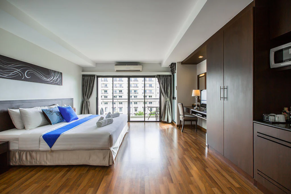 ฟิฟธ์ จอมเทียน พัทยา
(Fifth Jomtien Pattaya)