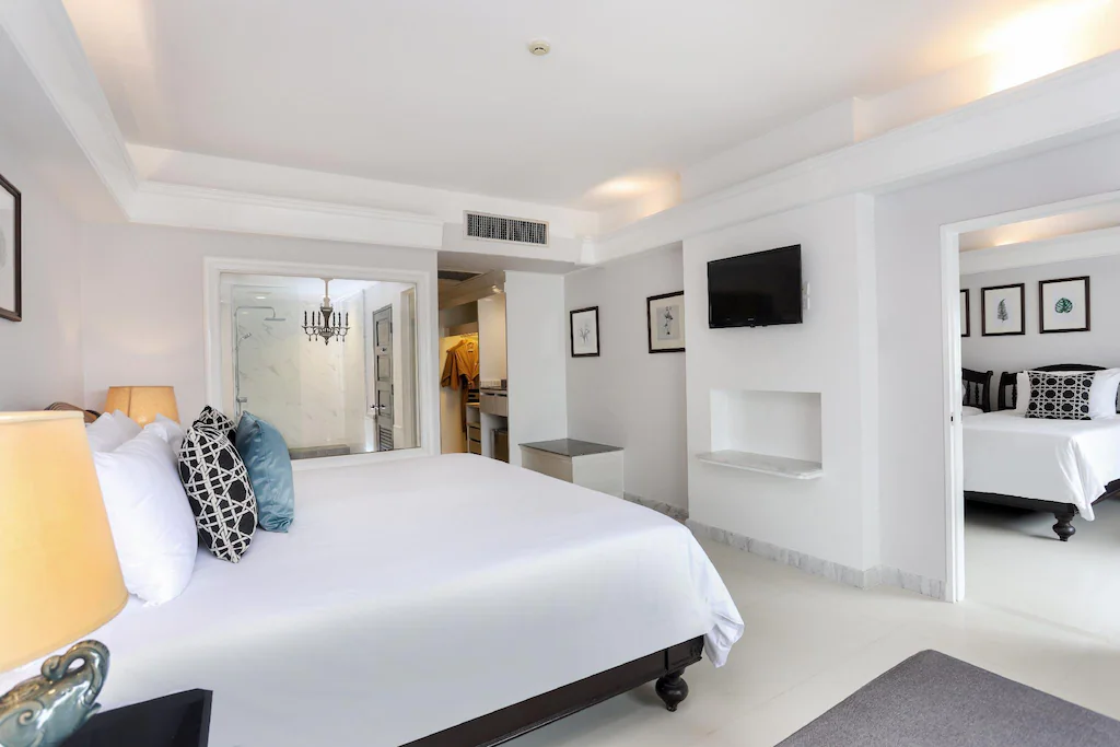 ถาวร ปาล์ม บีช รีสอร์ท ภูเก็ต
(Thavorn Palm Beach Resort Phuket)