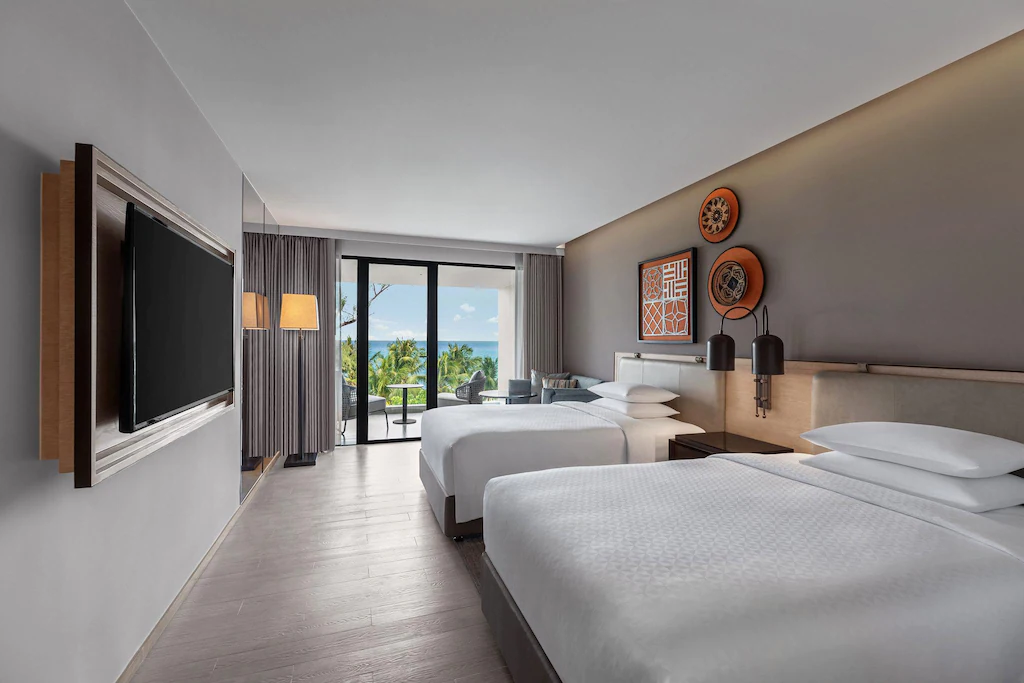โฟร์ พอยต์ บาย เชอราตัน ภูเก็ต ป่าตองบีช รีสอร์ต
(Four Points by Sheraton Phuket Patong Beach)