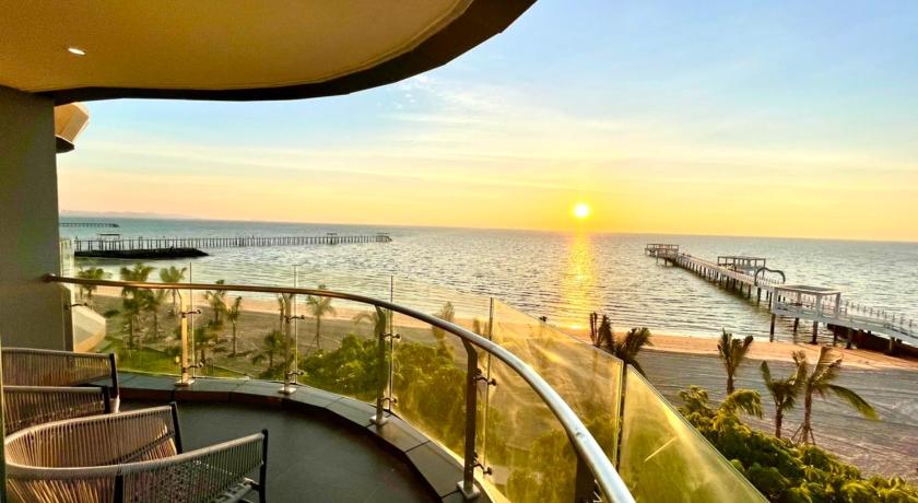 โรงแรมซิมโฟนี่ ออฟ เดอะ ซี
(Symphony of The Sea Hotel)