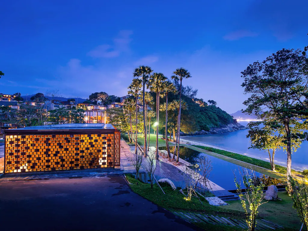 เดอะ นาคา ภูเก็ต วิลลา
(The Naka Phuket Villa)