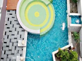 โรงแรมเดอะเซส บางแสน
(The Sez Hotel Bangsaen)