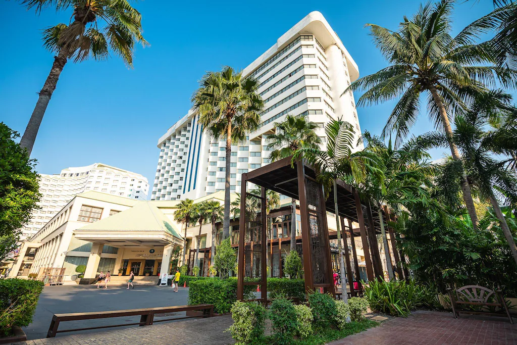 จอมเทียน ปาล์ม บีช โฮเต็ล แอนด์ รีสอร์ท
(Jomtien Palm Beach Hotel And Resort)