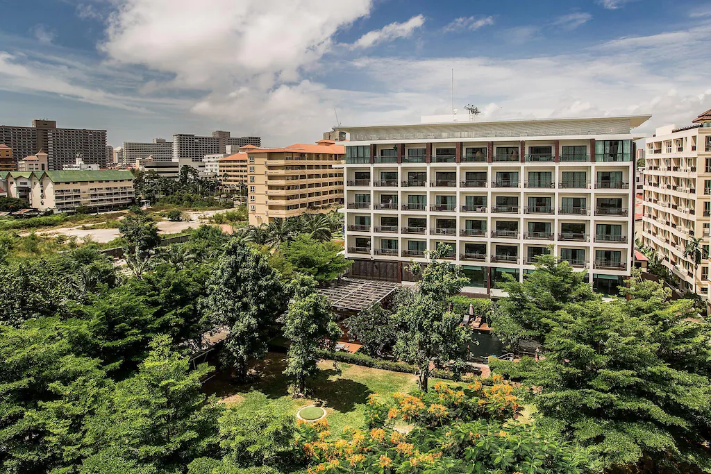 ฟิฟธ์ จอมเทียน พัทยา
(Fifth Jomtien Pattaya)