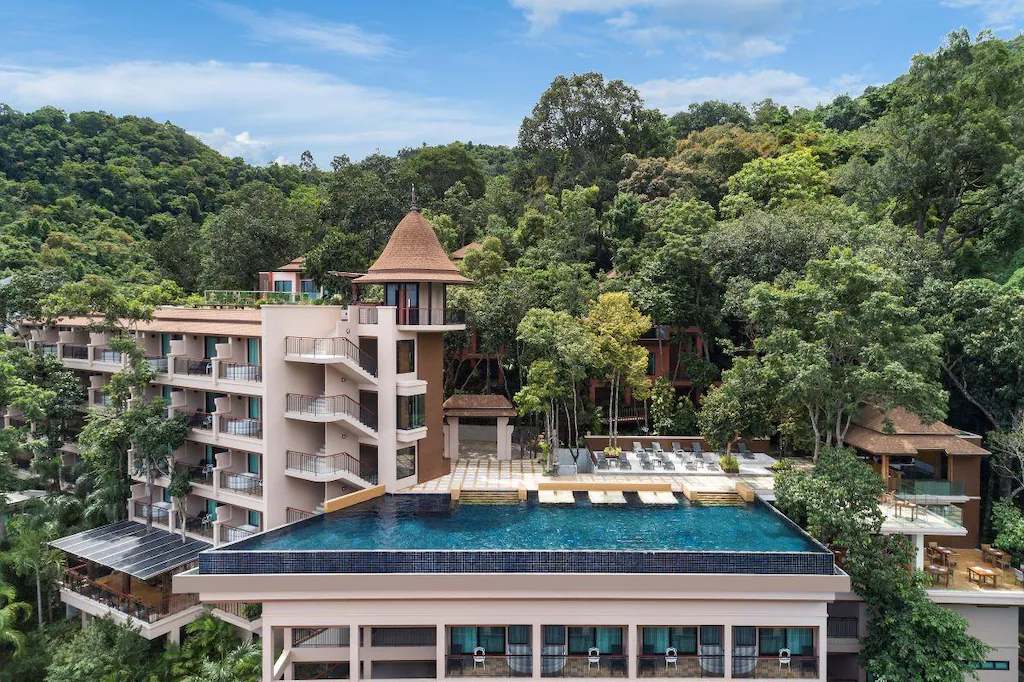 อวานี อ่าวนางคลิฟ กระบี่ รีสอร์ต
(Avani Ao Nang Cliff Krabi Resort)