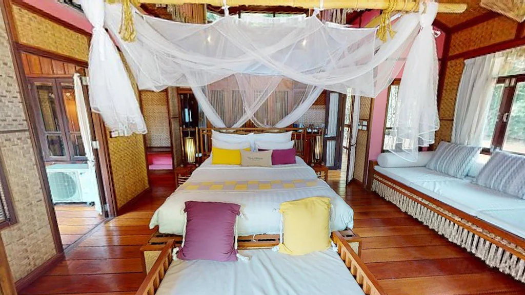 เดอะ โฟลตเฮาส์ ริเวอร์แคว รีสอร์ท
(The Float House River Kwai Resort)