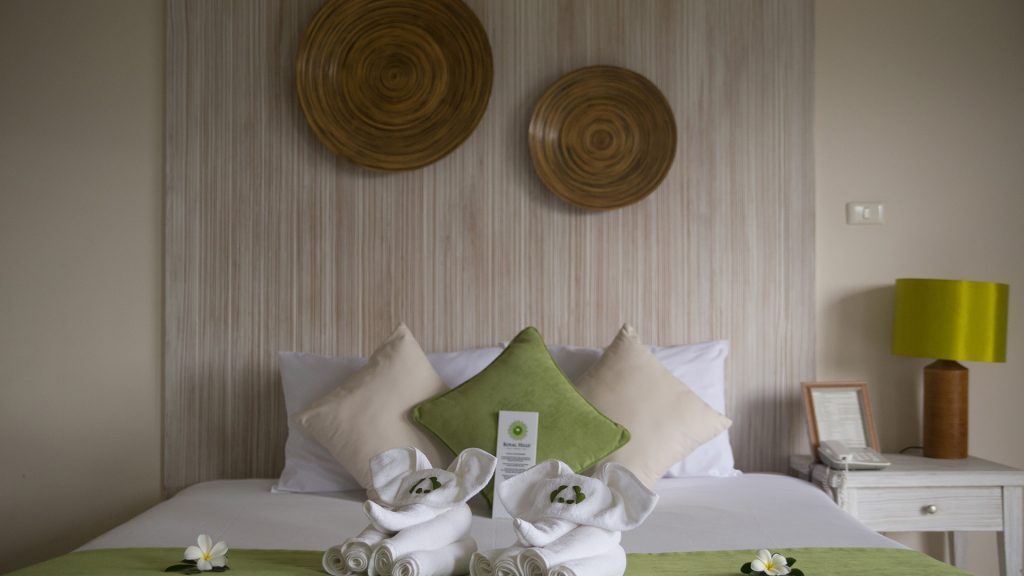 เดอะมิส สนามกอล์ฟรอยัลฮิลล์ นครนายก
(The Midst Royal Hills Nakornayok)