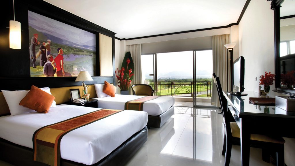 เดอะมิส สนามกอล์ฟรอยัลฮิลล์ นครนายก
(The Midst Royal Hills Nakornayok)