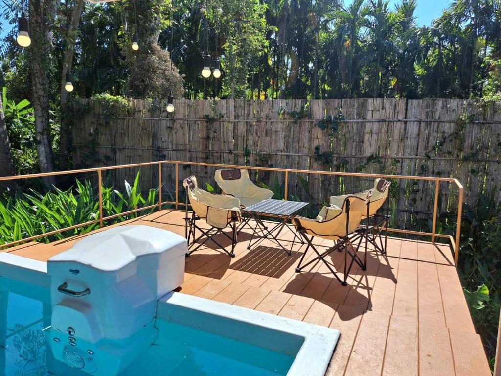 บ้านนาย บ้านนอก รีสอร์ท
(Baan Nai Baan Nok Resort)