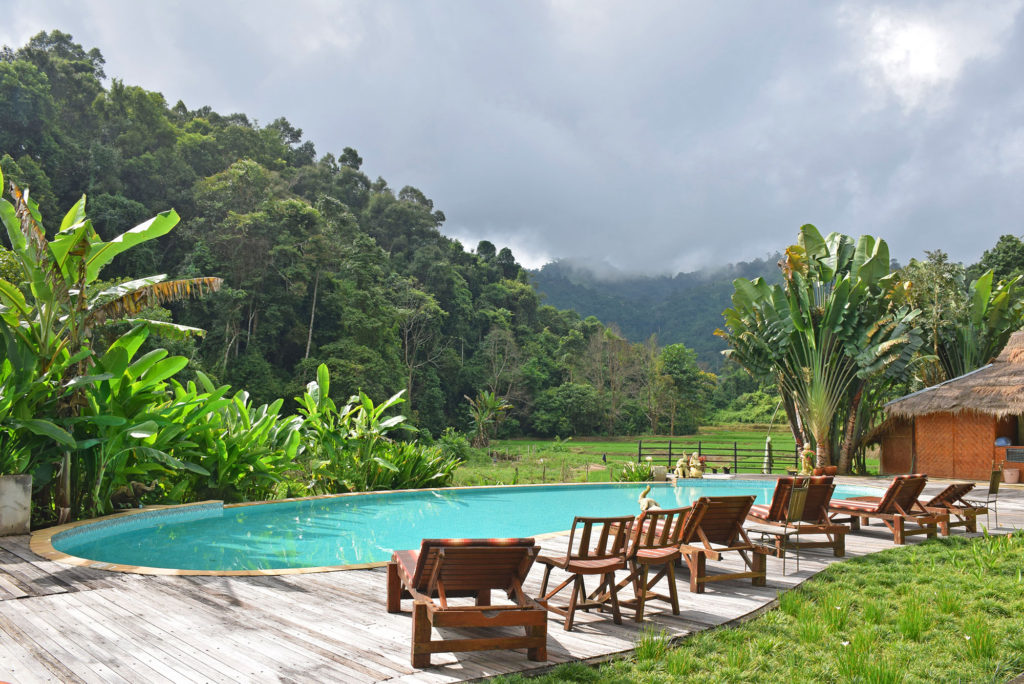  ม้ง ฮิลล์ไทรบ์ ลอดจ์ 
(Hmong Hilltribe Lodg)