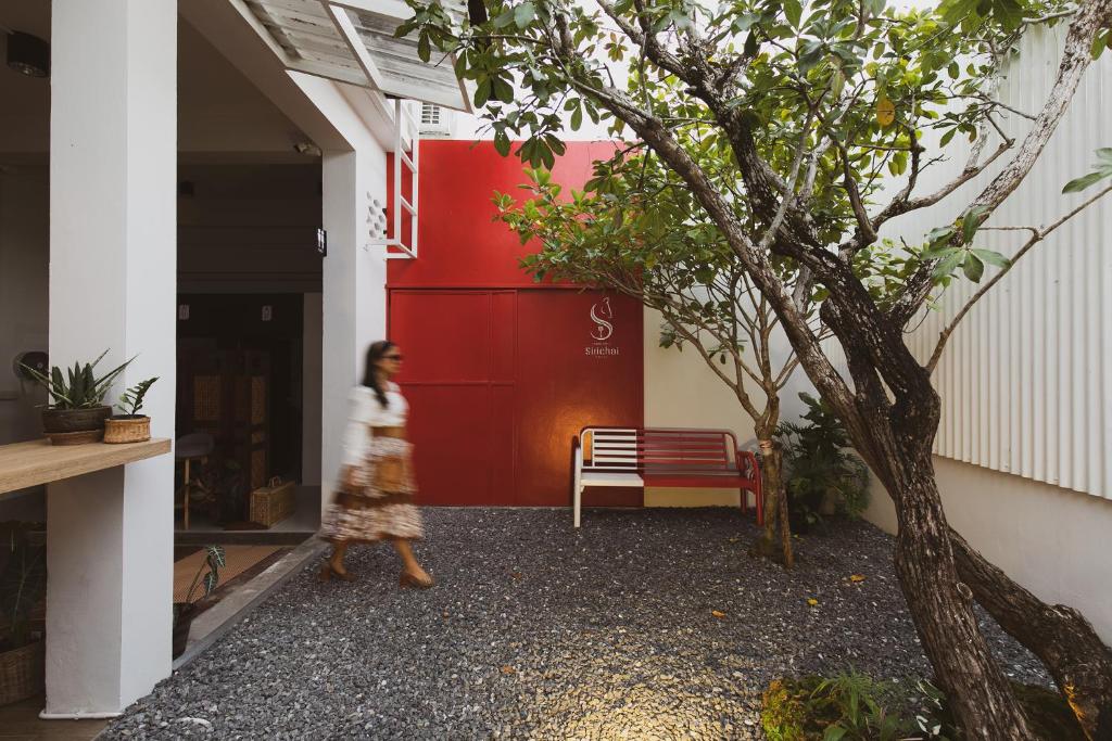โรงแรม ศิริชัย ดีไซน์
(Sirichai Design Hotel)