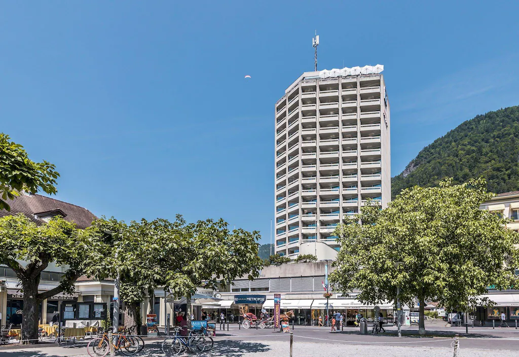 โรงแรม เมโทรโพเลอ สวิสควอลิตี้
(Metropole Swiss Quality Hotel)