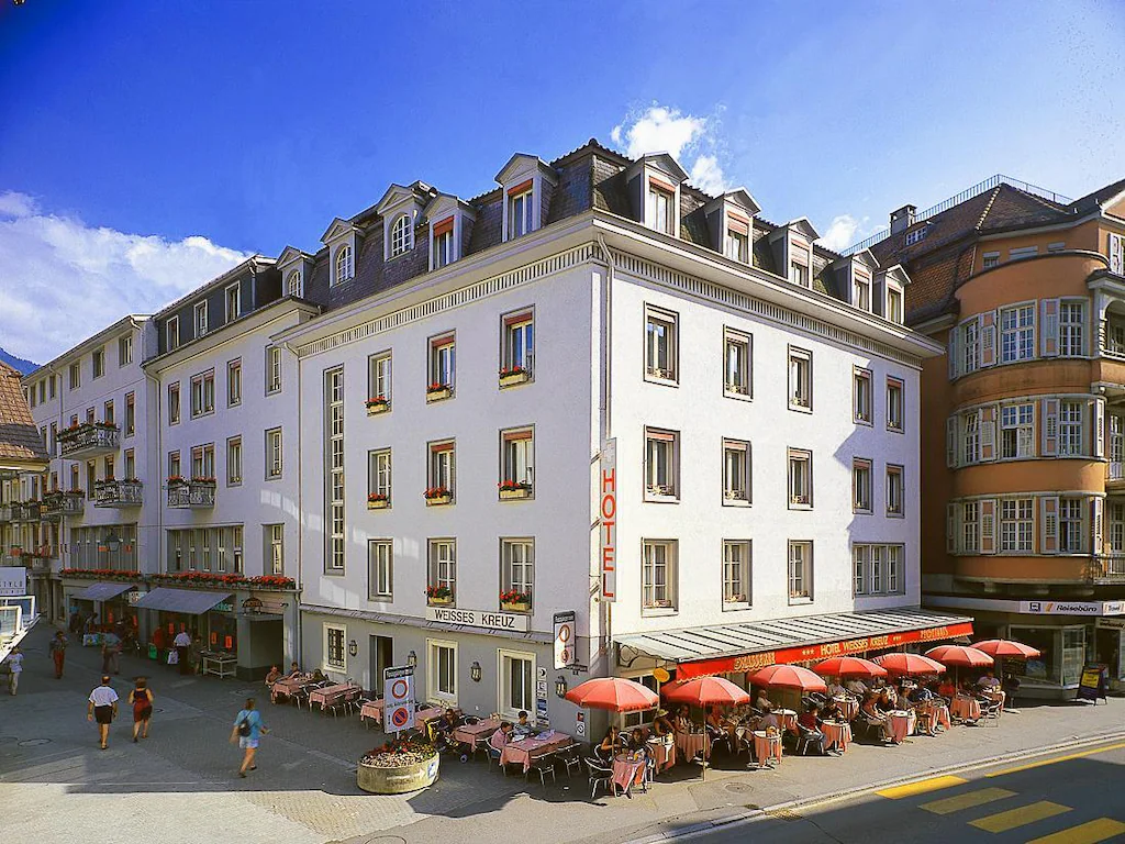 โรงแรมไวเซส ครอยซ์
(Hotel Weisses Kreuz)