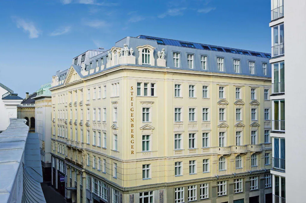 โรงแรมซไตเกินแบร์เกอร์ แฮร์เรนโฮฟ
(Steigenberger Hotel Herrenhof)